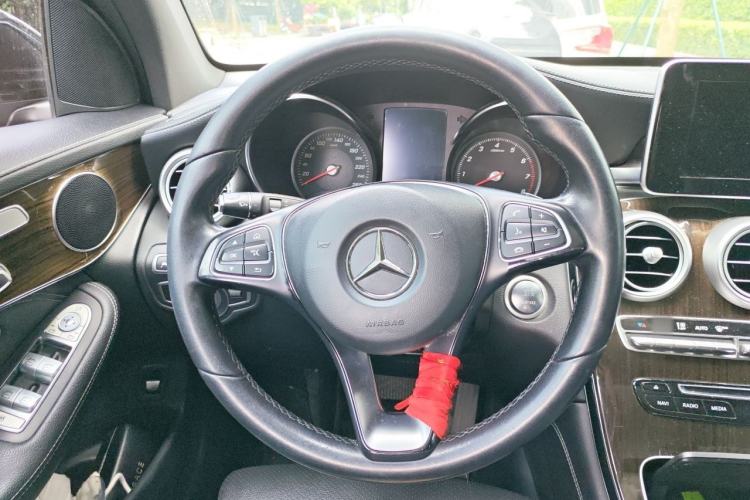 Used Mercedes-Benz GLC 2019 GLC 260 L 4MATIC Luxury Model Steering Wheel
