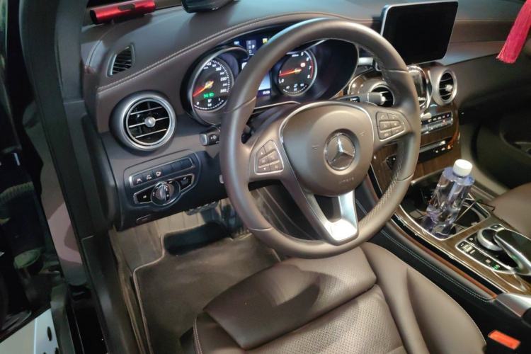 Used Mercedes-Benz GLC 2019 Facelift GLC 260 L 4MATIC Luxury Model Steering Wheel