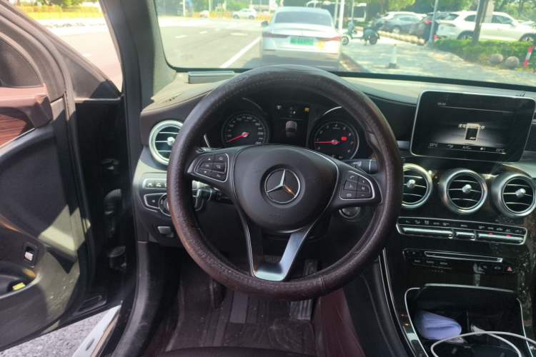 Used Mercedes-Benz GLC 2019 Facelift GLC 260 L 4MATIC Luxury Model Steering Wheel