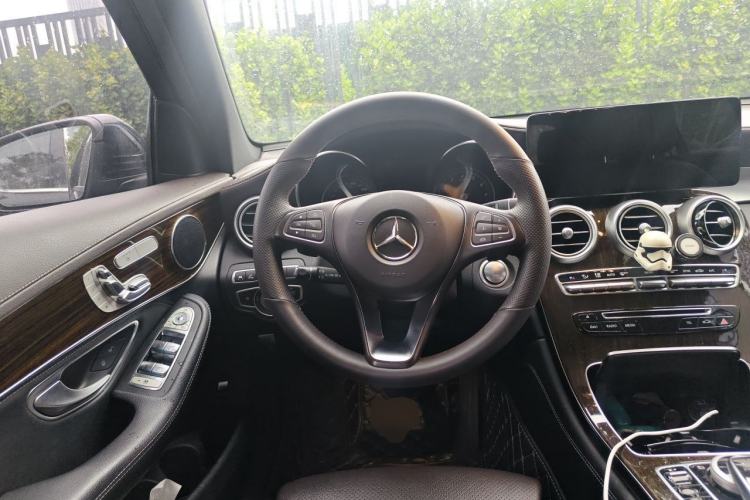 Used Mercedes-Benz GLC 2019 Facelift GLC 260 L 4MATIC Luxury Model Steering Wheel