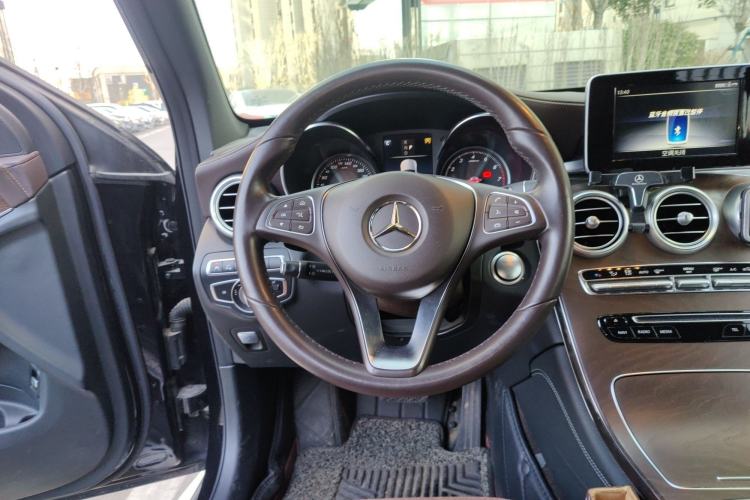 Used Mercedes-Benz GLC 2019 GLC 300 L 4MATIC Dynamic Model Steering Wheel