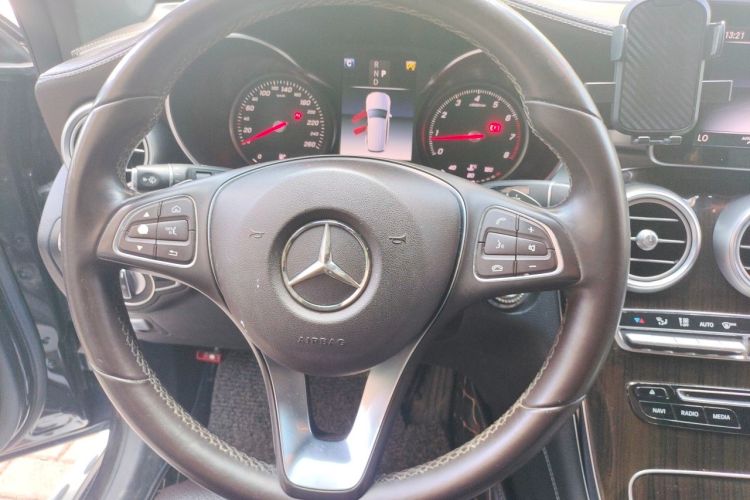 Used Mercedes-Benz GLC 2019 GLC 260 4MATIC Luxury Model Steering Wheel
