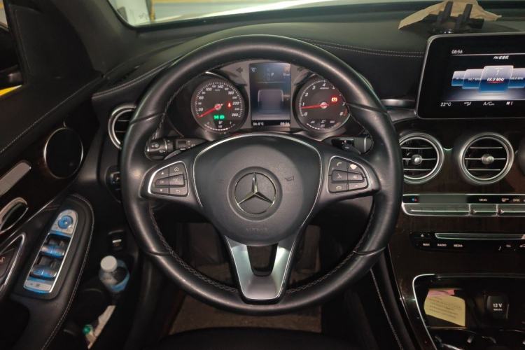 Used Mercedes-Benz GLC 2019 GLC 260 L 4MATIC Luxury Model Steering Wheel