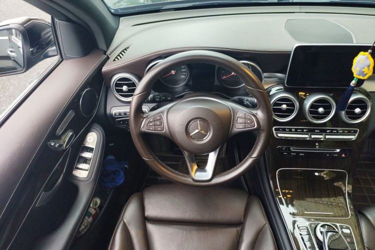 Used Mercedes-Benz GLC 2019 GLC 260 L 4MATIC Luxury Model Steering Wheel