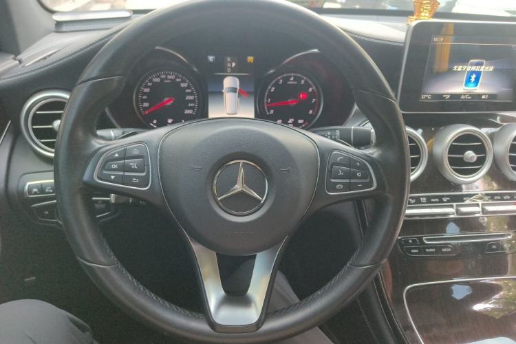 Used Mercedes-Benz GLC 2019 GLC 260 L 4MATIC Luxury Model Steering Wheel
