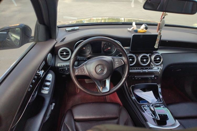Used Mercedes-Benz GLC 2019 GLC 260 4MATIC Luxury Model Steering Wheel