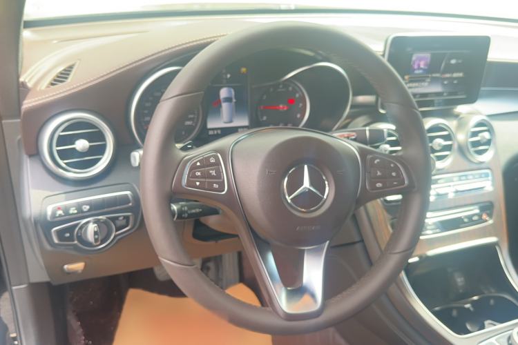 Used Mercedes-Benz GLC 2019 Facelift GLC 260 L 4MATIC Luxury Model Steering Wheel