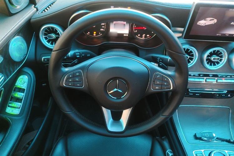 Used Mercedes-Benz GLC 2019 GLC 300 L 4MATIC Dynamic Model Steering Wheel