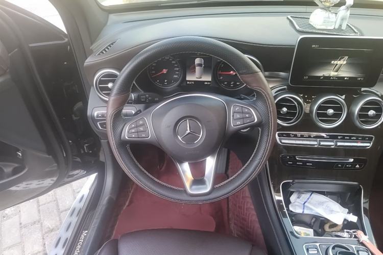 Used Mercedes-Benz GLC 2019 Facelift GLC 260 L 4MATIC Luxury Model Steering Wheel