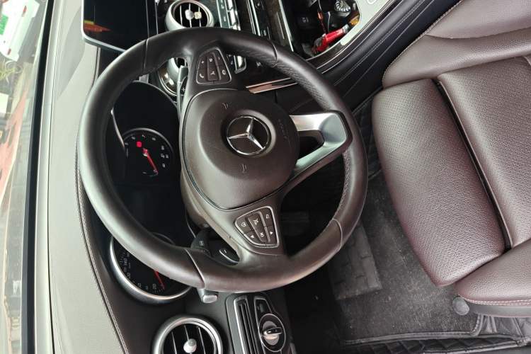 Used Mercedes-Benz GLC 2019 GLC 260 L 4MATIC Dynamic Model Steering Wheel