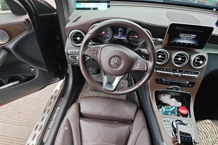 Used Mercedes-Benz GLC 2019 GLC 300 L 4MATIC Luxury Model Steering Wheel