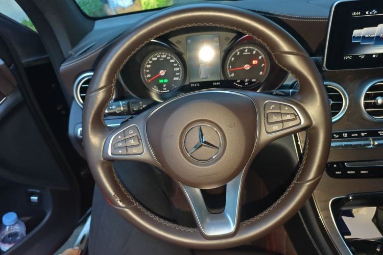 Used Mercedes-Benz GLC 2019 Refreshed GLC 300 L 4MATIC Dynamic Edition Steering Wheel
