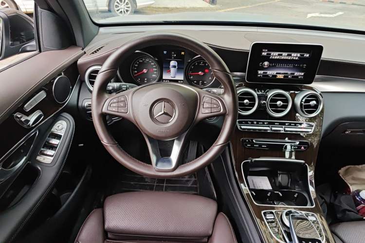 Used Mercedes-Benz GLC 2019 GLC 260 L 4MATIC Dynamic Model Steering Wheel