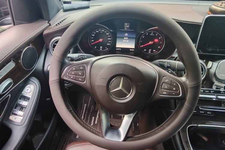 Used Mercedes-Benz GLC 2019 GLC 260 L 4MATIC Dynamic Model Steering Wheel