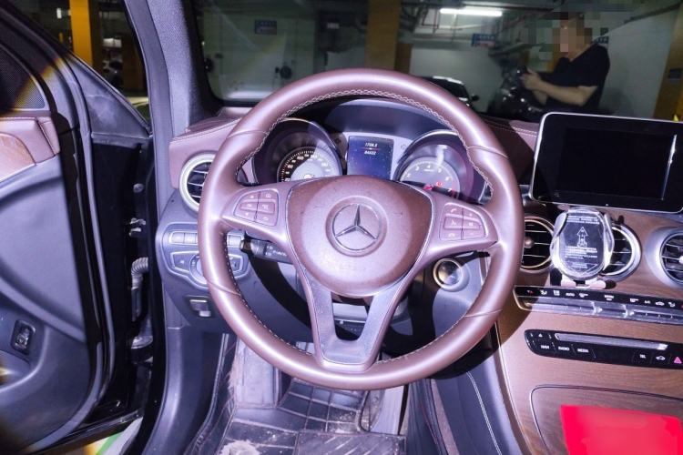 Used Mercedes-Benz GLC 2019 GLC 300 L 4MATIC Dynamic Model Steering Wheel
