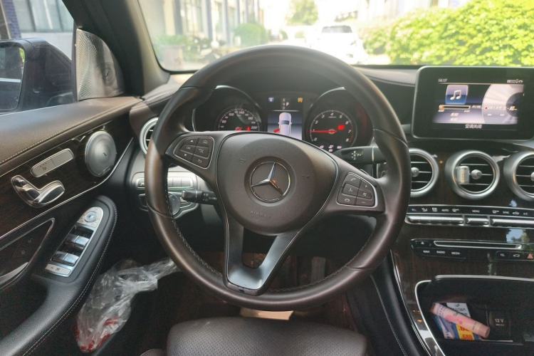 Used Mercedes-Benz GLC 2019 GLC 260 4MATIC Luxury Model Steering Wheel