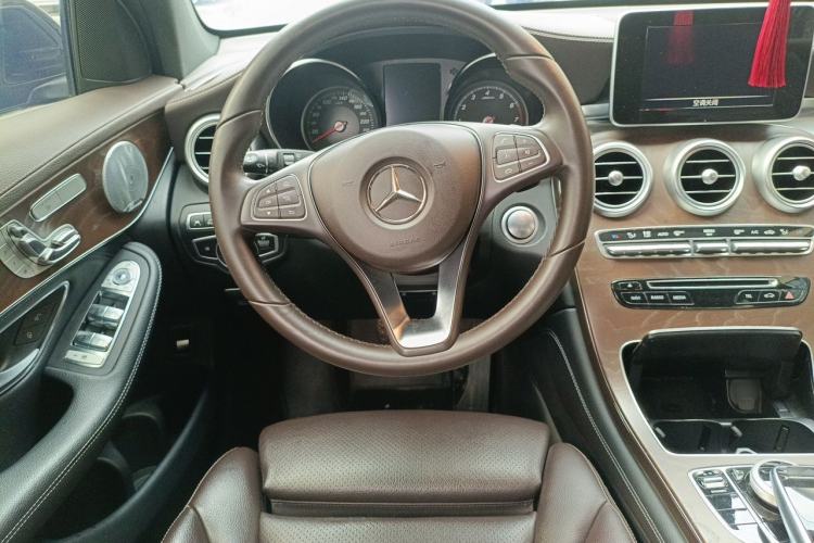 Used Mercedes-Benz GLC 2019 GLC 300 L 4MATIC Dynamic Model Steering Wheel