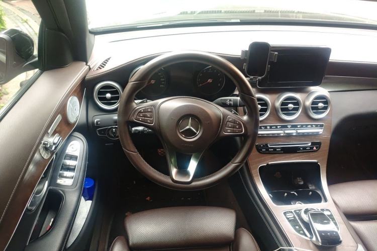 Used Mercedes-Benz GLC 2019 Refreshed GLC 300 L 4MATIC Dynamic Edition Steering Wheel