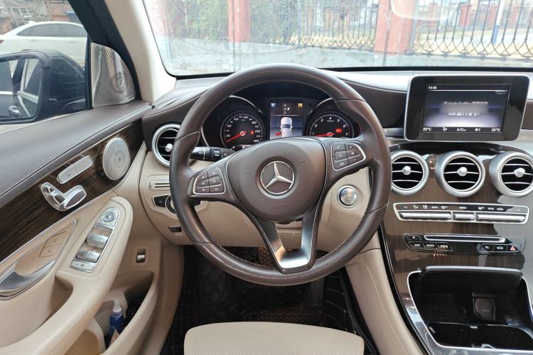 Used Mercedes-Benz GLC 2019 GLC 260 L 4MATIC Dynamic Model Steering Wheel