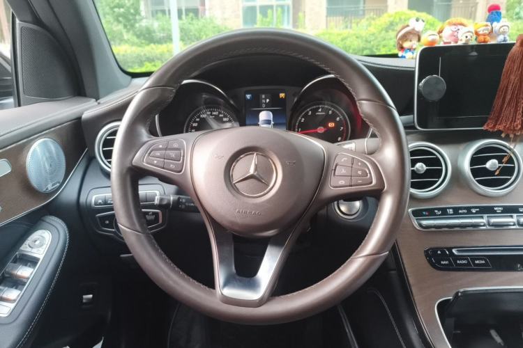 Used Mercedes-Benz GLC 2019 Refreshed GLC 300 L 4MATIC Dynamic Edition Steering Wheel