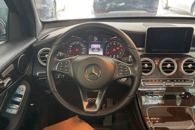 Used Mercedes-Benz GLC 2019 GLC 260 L 4MATIC Dynamic Model Steering Wheel