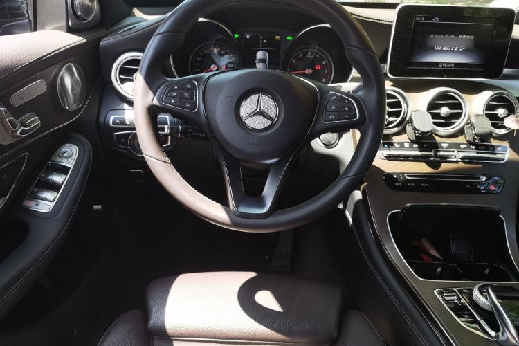 Used Mercedes-Benz GLC 2019 GLC 300 L 4MATIC Dynamic Model Steering Wheel