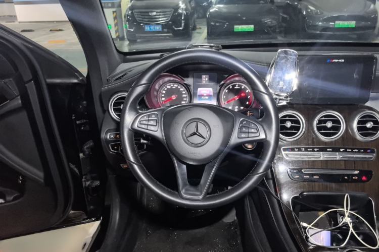 Used Mercedes-Benz GLC 2019 GLC 260 L 4MATIC Luxury Model Steering Wheel
