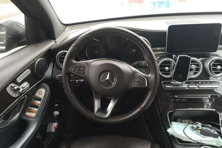 Used Mercedes-Benz GLC 2019 Facelift GLC 260 L 4MATIC Luxury Model Steering Wheel