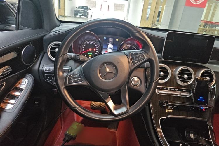 Used Mercedes-Benz GLC 2019 Facelift GLC 260 L 4MATIC Luxury Model Steering Wheel
