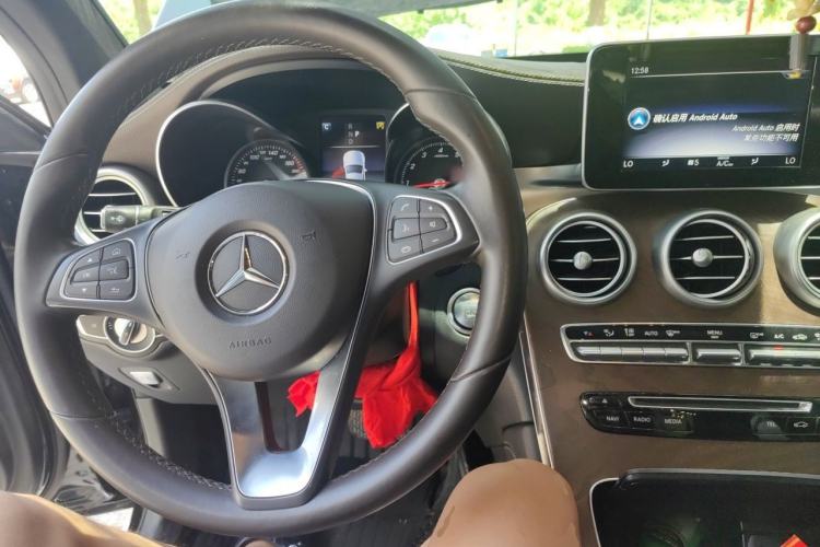 Used Mercedes-Benz GLC 2019 GLC 300 L 4MATIC Dynamic Model Steering Wheel