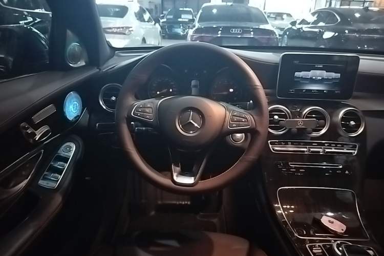 Used Mercedes-Benz GLC 2019 GLC 260 L 4MATIC Dynamic Model Steering Wheel