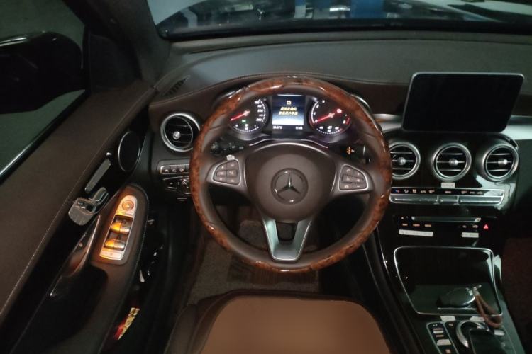 Used Mercedes-Benz GLC 2019 Facelift GLC 260 L 4MATIC Luxury Model Steering Wheel