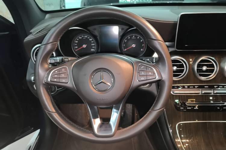 Used Mercedes-Benz GLC 2019 GLC 260 L 4MATIC Dynamic Model Steering Wheel