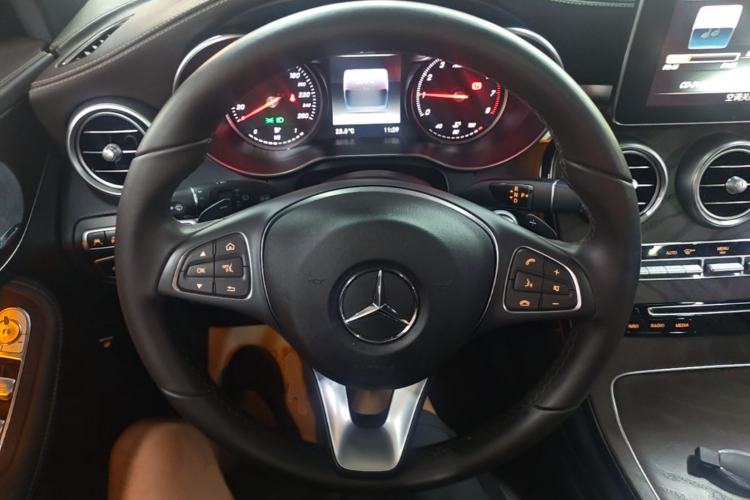 Used Mercedes-Benz GLC 2019 Refreshed GLC 300 L 4MATIC Dynamic Edition Steering Wheel