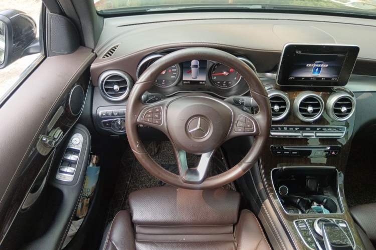 Used Mercedes-Benz GLC 2019 Facelift GLC 260 L 4MATIC Luxury Model Steering Wheel