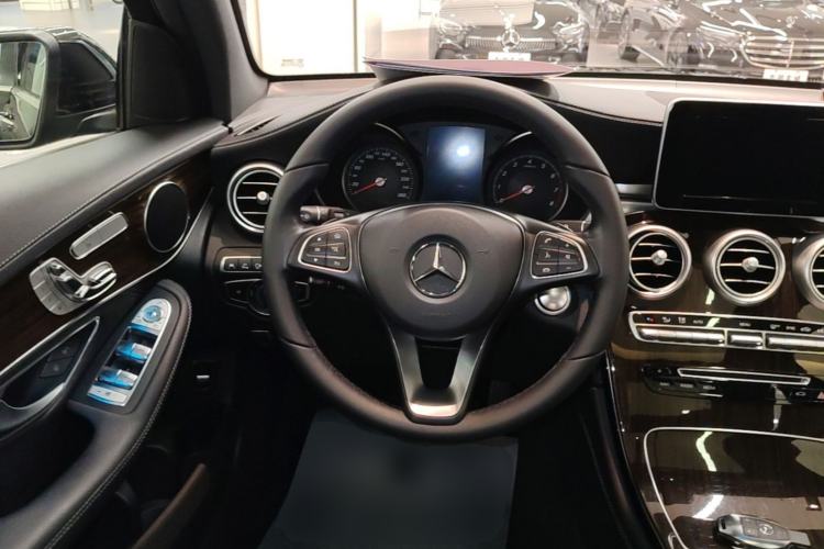 Used Mercedes-Benz GLC 2019 Facelift GLC 260 L 4MATIC Luxury Model Steering Wheel