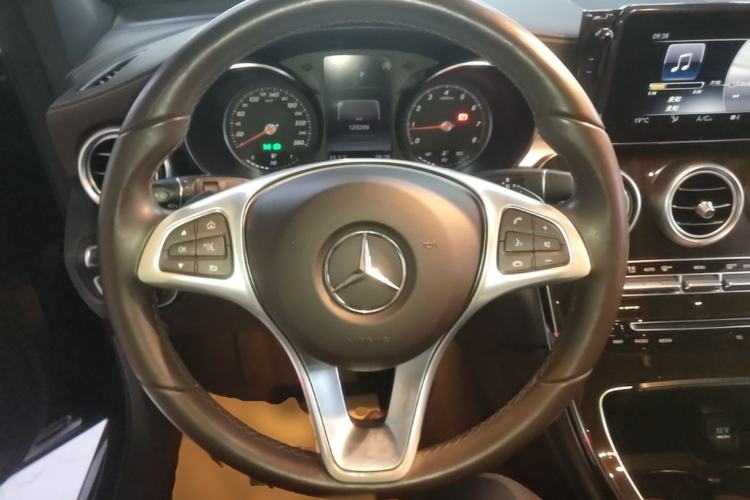 Used Mercedes-Benz GLC 2019 GLC 260 L 4MATIC Dynamic Model Steering Wheel