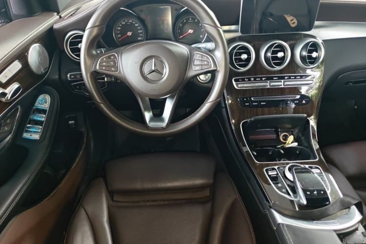 Used Mercedes-Benz GLC 2019 GLC 260 4MATIC Luxury Model Steering Wheel