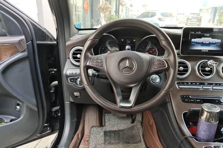 Used Mercedes-Benz GLC 2019 Refreshed GLC 300 L 4MATIC Dynamic Edition Steering Wheel