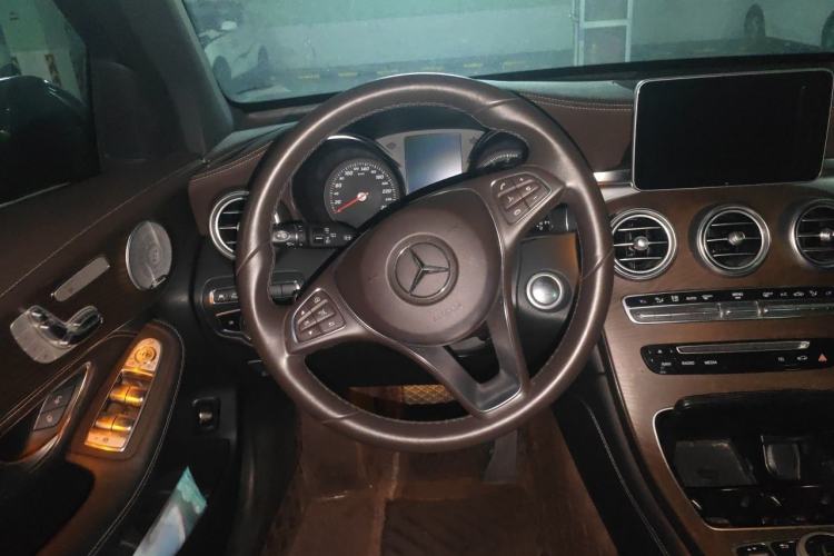 Used Mercedes-Benz GLC 2019 GLC 300 L 4MATIC Dynamic Model Steering Wheel