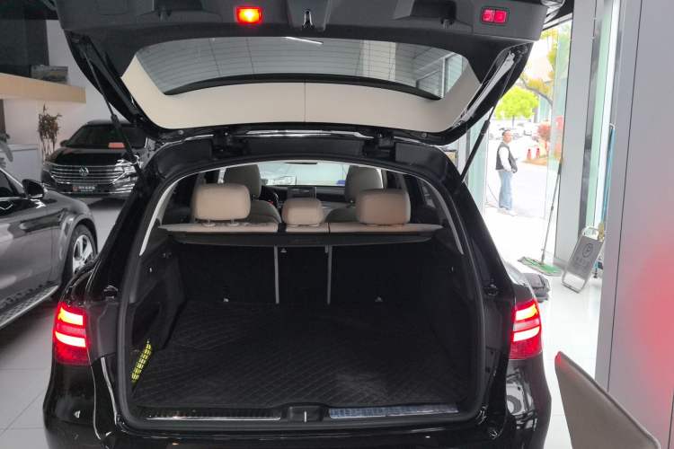 Used Mercedes-Benz GLC 2019 GLC 260 L 4MATIC Luxury Model Trunk