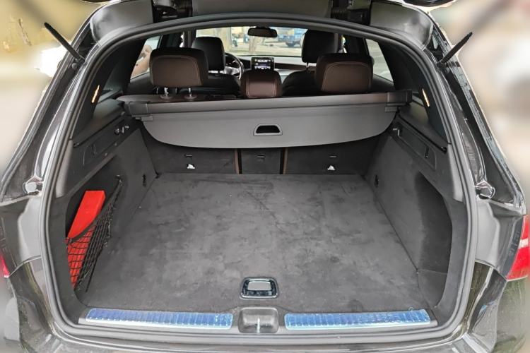 Used Mercedes-Benz GLC 2019 GLC 260 L 4MATIC Dynamic Model Trunk