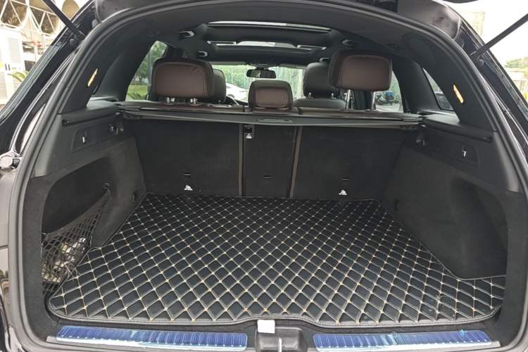 Used Mercedes-Benz GLC 2019 GLC 260 L 4MATIC Dynamic Model Trunk