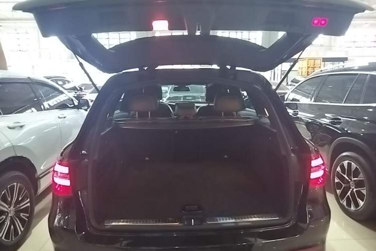 Used Mercedes-Benz GLC 2019 GLC 260 L 4MATIC Dynamic Model Trunk