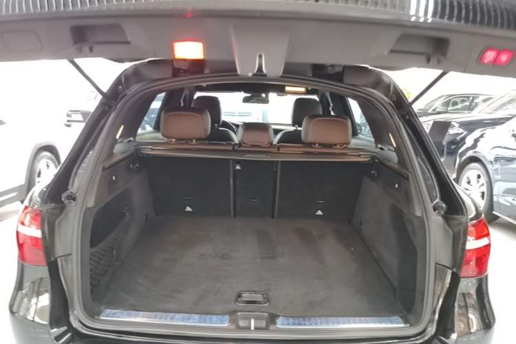 Used Mercedes-Benz GLC 2019 GLC 260 L 4MATIC Dynamic Model Trunk
