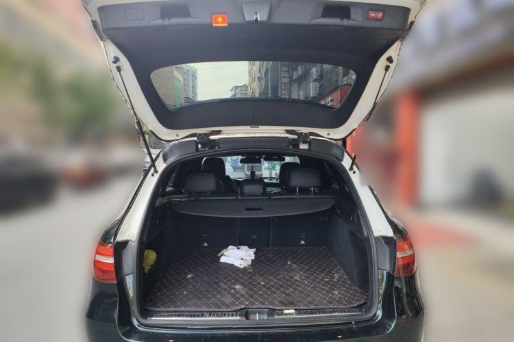 Used Mercedes-Benz GLC 2019 GLC 260 4MATIC Dynamic Edition Trunk