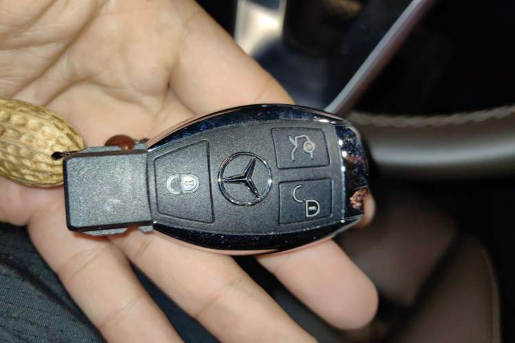 Used Mercedes-Benz GLC 2019 Facelift GLC 260 L 4MATIC Luxury Model Vehicle Key