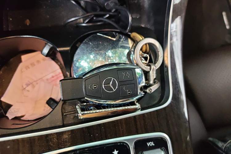 Used Mercedes-Benz GLC 2019 GLC 260 L 4MATIC Dynamic Model Vehicle Key