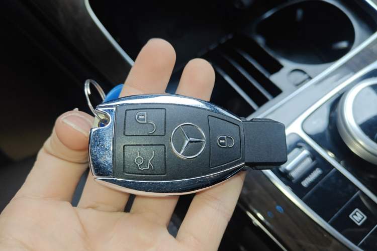 Used Mercedes-Benz GLC 2019 Facelift GLC 260 L 4MATIC Luxury Model Vehicle Key