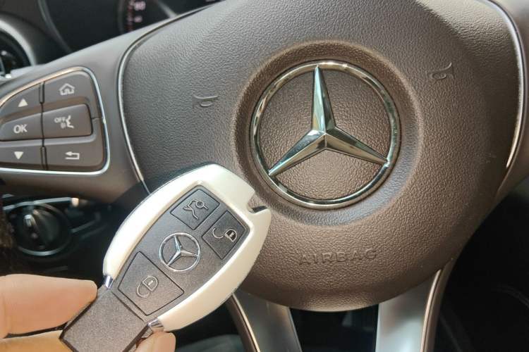 Used Mercedes-Benz GLC 2019 Facelift GLC 260 L 4MATIC Luxury Model Vehicle Key